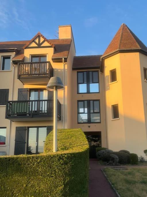 Apartamento Le Rivabella Ouistreham Exterior foto